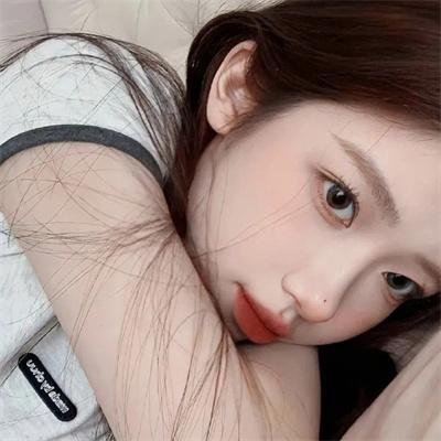 踉跄的女孩